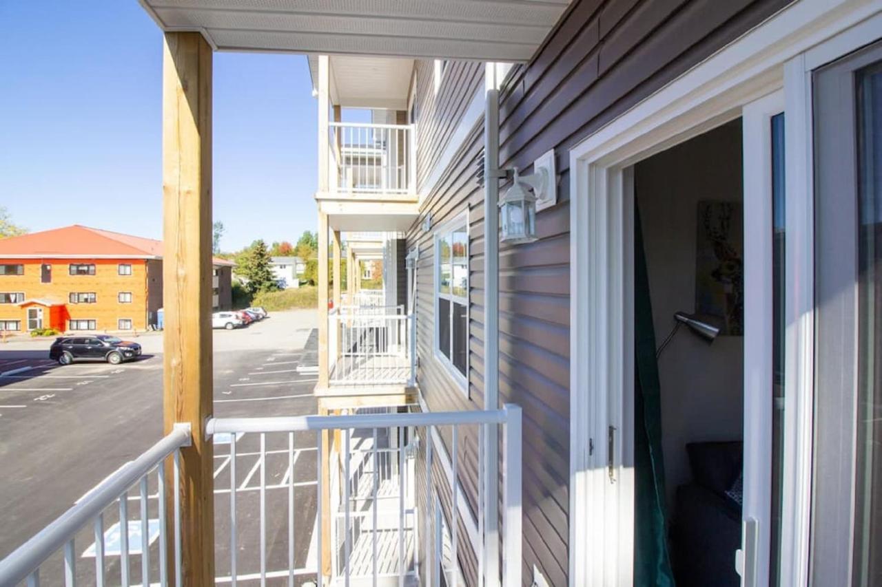 Newly Renovated Modern Condo Near Hospital, Unb Patio & Parking Coffee Сейнт Джон Екстериор снимка