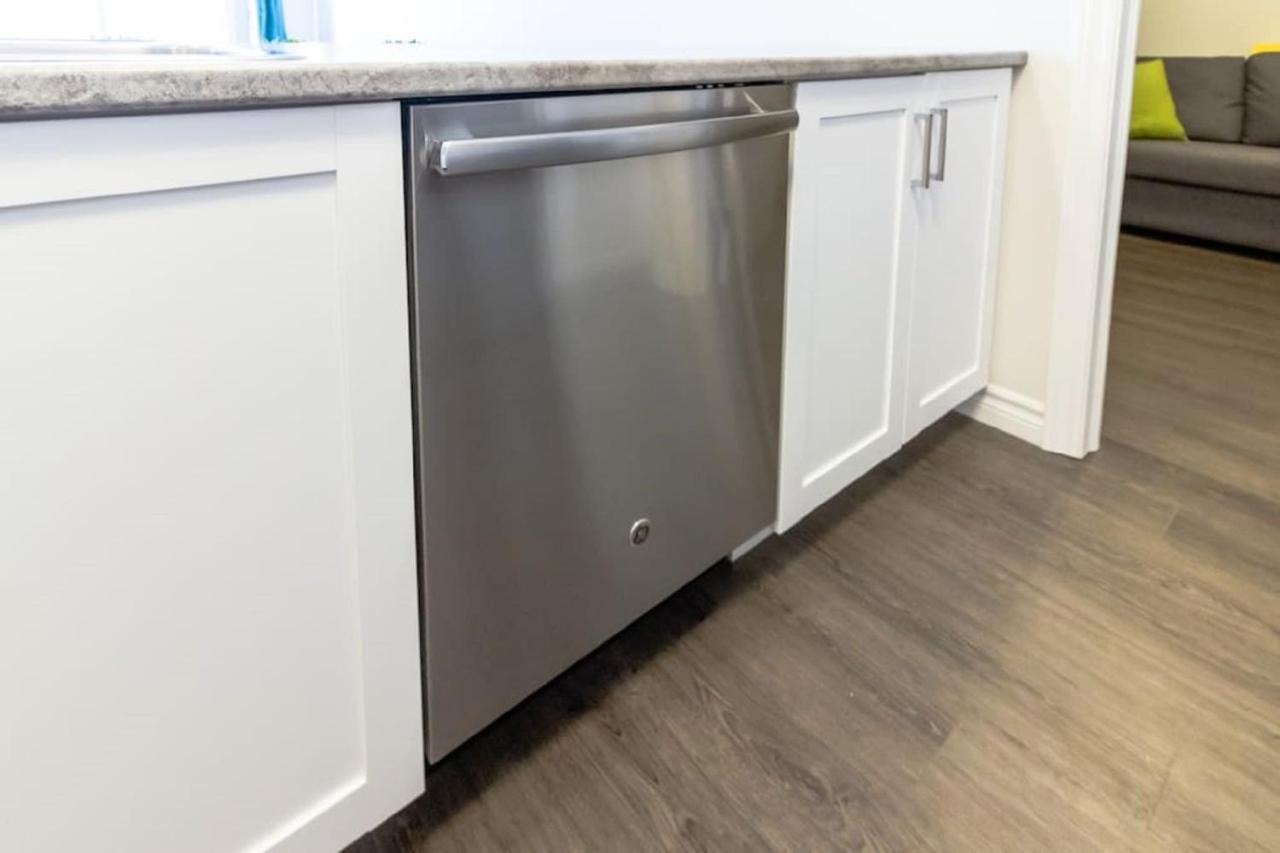 Newly Renovated Modern Condo Near Hospital, Unb Patio & Parking Coffee Сейнт Джон Екстериор снимка