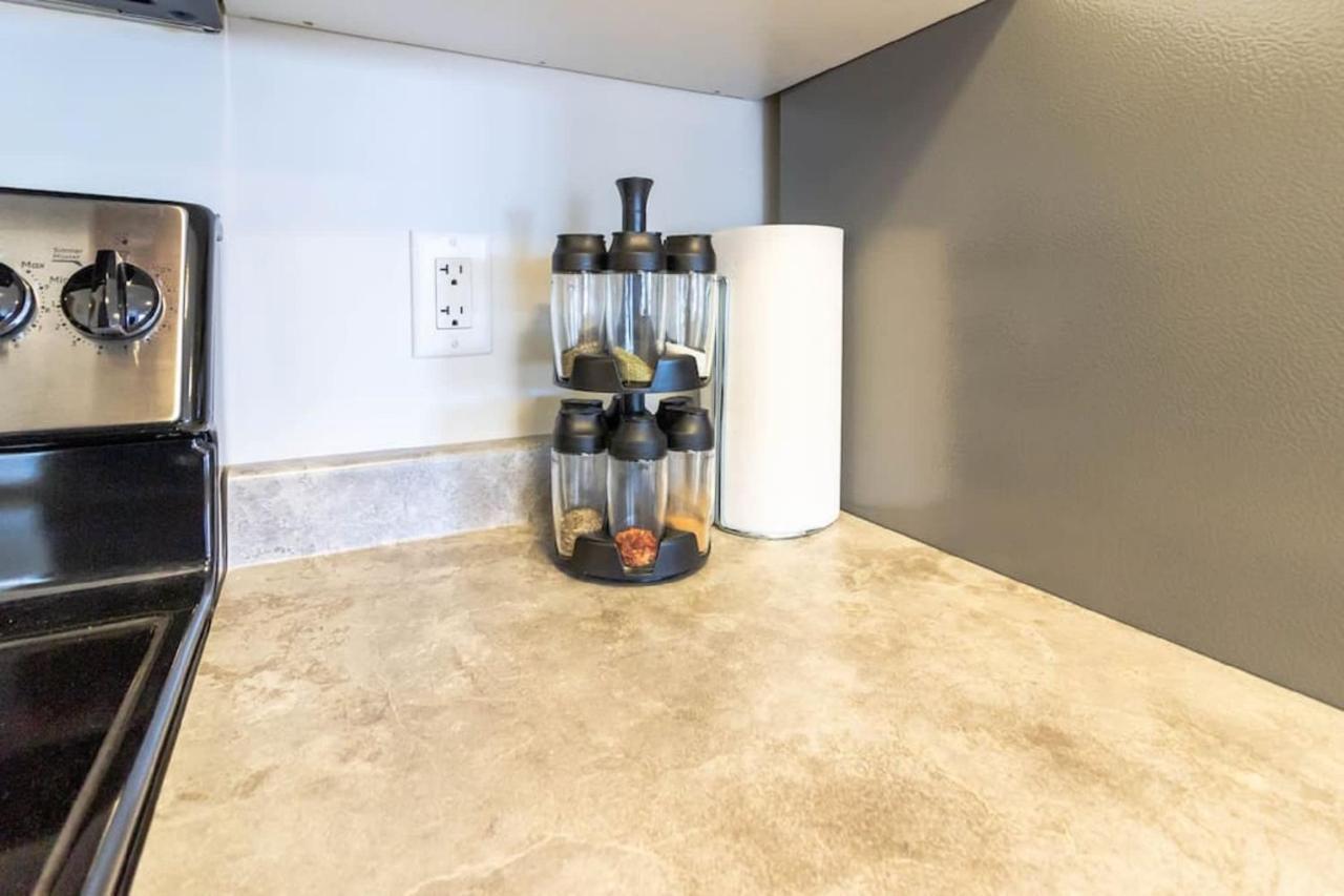Newly Renovated Modern Condo Near Hospital, Unb Patio & Parking Coffee Сейнт Джон Екстериор снимка