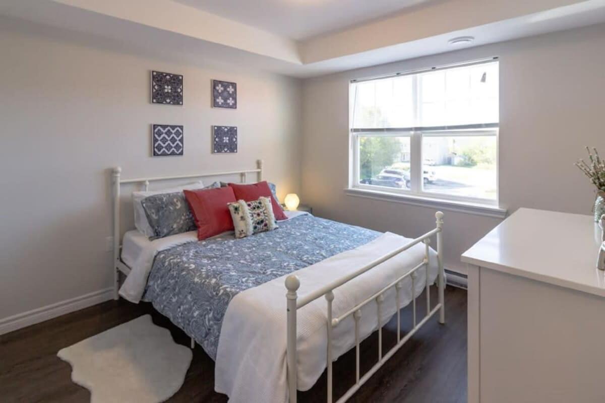 Newly Renovated Modern Condo Near Hospital, Unb Patio & Parking Coffee Сейнт Джон Екстериор снимка