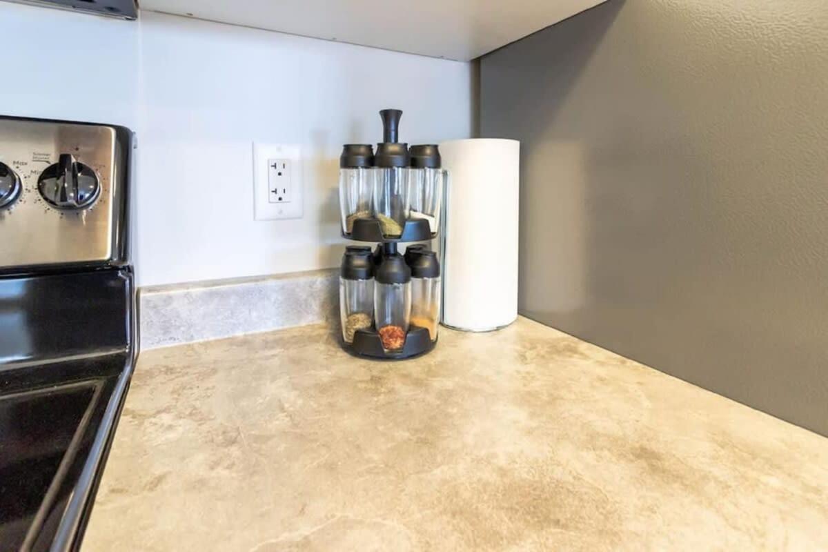 Newly Renovated Modern Condo Near Hospital, Unb Patio & Parking Coffee Сейнт Джон Екстериор снимка