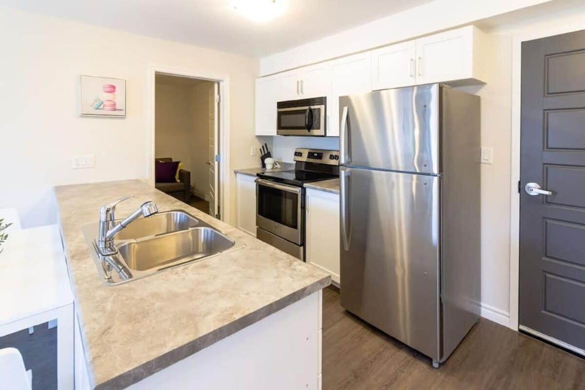 Newly Renovated Modern Condo Near Hospital, Unb Patio & Parking Coffee Сейнт Джон Екстериор снимка