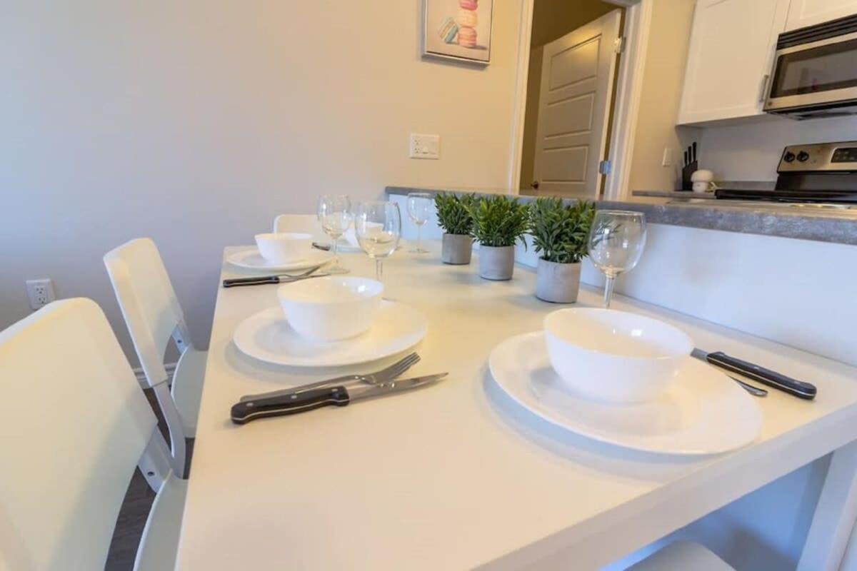 Newly Renovated Modern Condo Near Hospital, Unb Patio & Parking Coffee Сейнт Джон Екстериор снимка