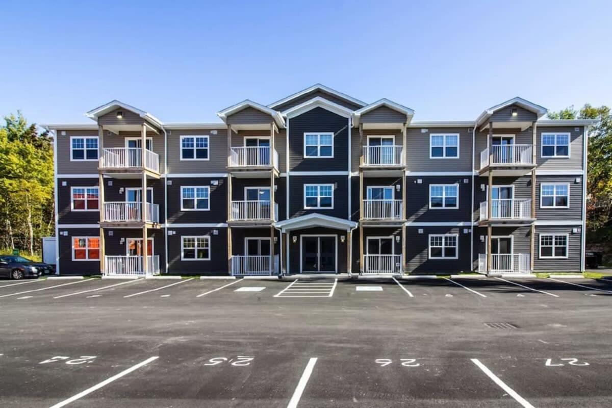 Newly Renovated Modern Condo Near Hospital, Unb Patio & Parking Coffee Сейнт Джон Екстериор снимка